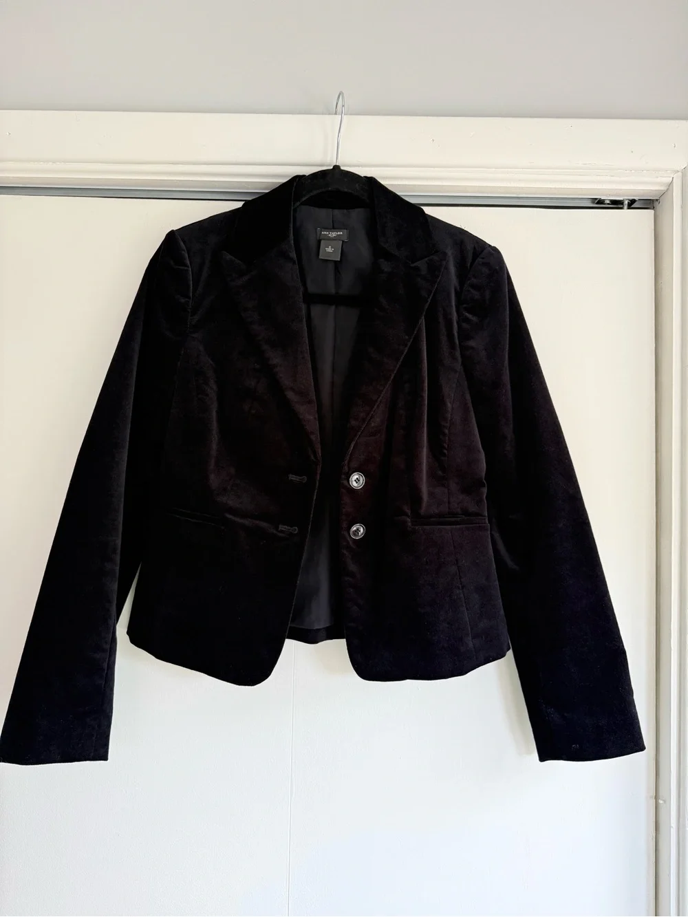 Ann Taylor Black Velvet Blazer Size 0 Two Button Lined